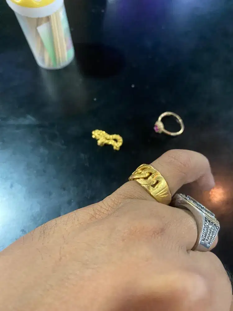 Terima jual beli emas dan berlian