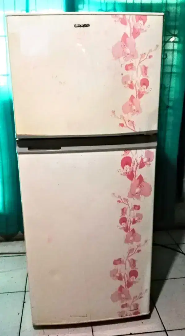 Kulkas sharp 2pt model baru, ready, bgus mulus, no mnus
