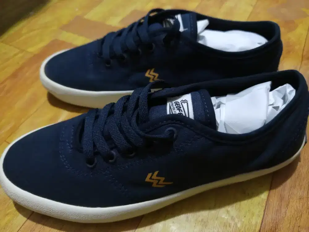 Sepatu Geoff Max Navy Size 40
