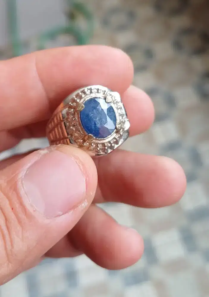 Natural blue safir madagascar