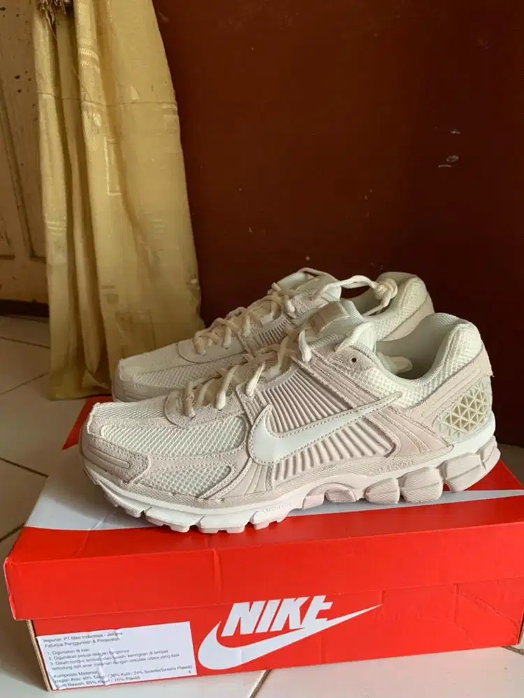 Nike zoom vomero 5 size 43