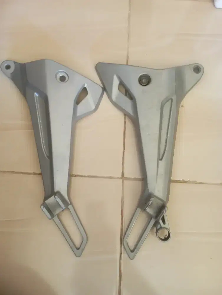 footsteep belakang supra x 125 tahun 2005-2012