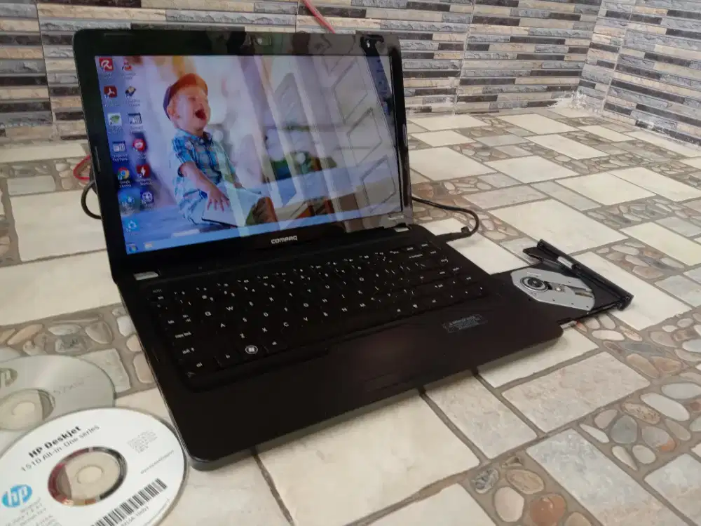 Laptop HP Compaq + RAM 8 GIGA + Windows 10 + BONUS Tas + Ori + Nego