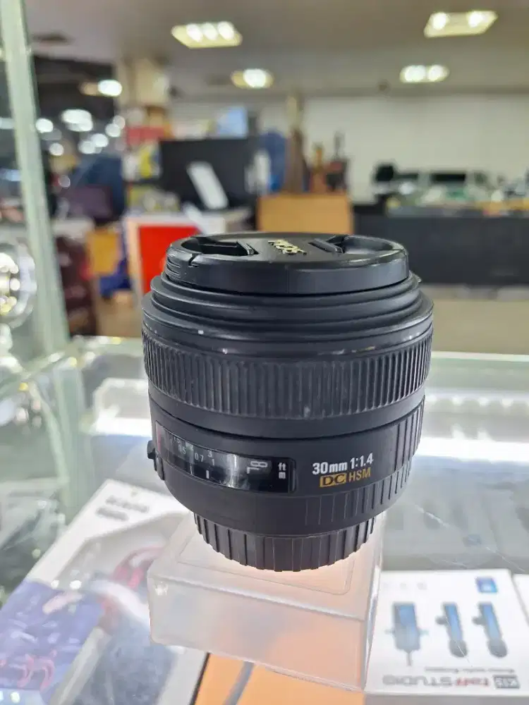 Sigma 30mm f1.4 DC HSM for canon SLR