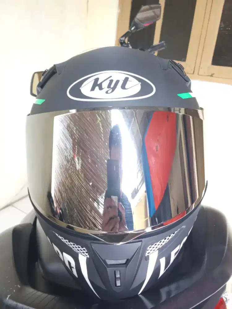 Di jual helm KYT full face r10 leopard black doff