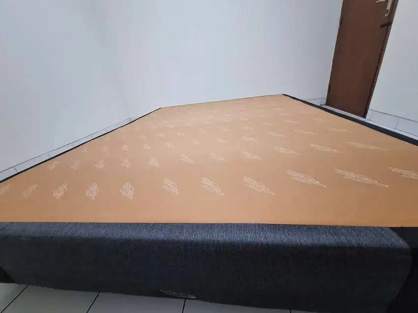 2 Unit Dipan Divan Box Tanpa Sandaran Merk Comforta