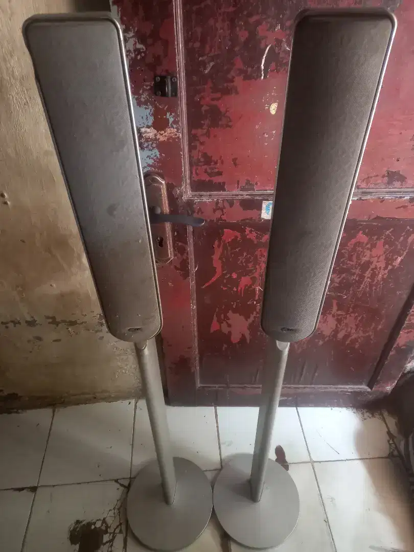 Speker tower merek LG tinggi 130 cm normal