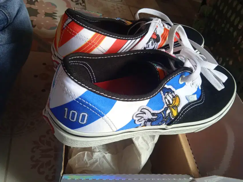 sepatu vans edisi Disney original