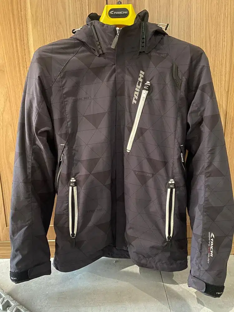 jaket taichi seperti baru