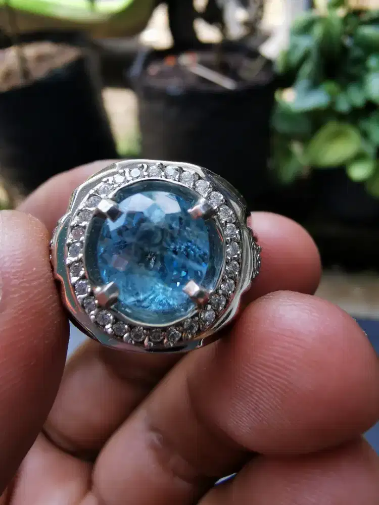 Natural aqumarine (beryl)