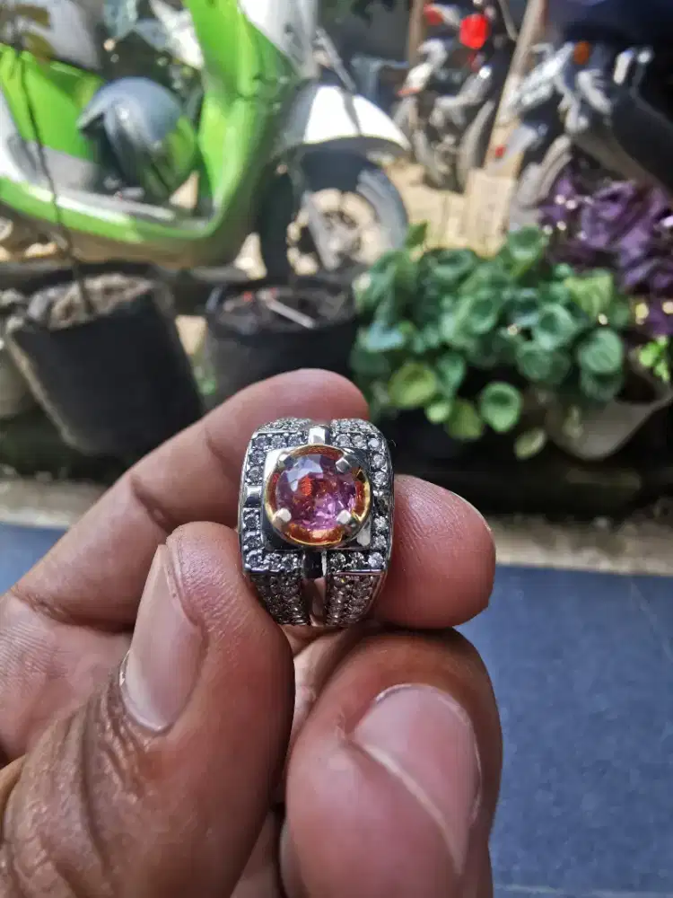 Natural pink sapphire