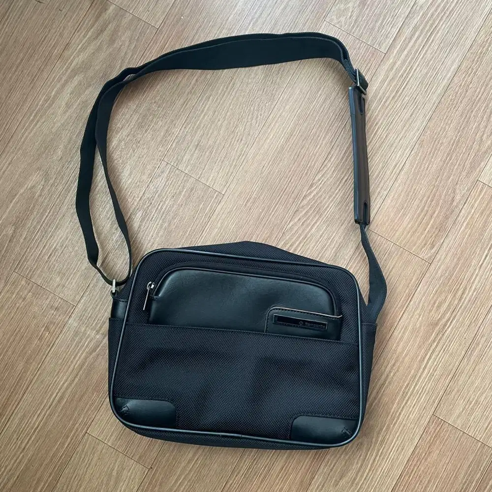 Tas slingbag samsonite black label