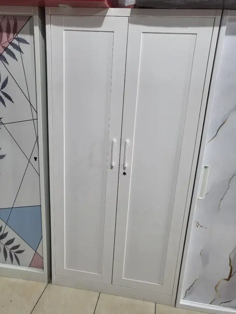 Lemari pakaian besi 2 pintu minimalis swing pth