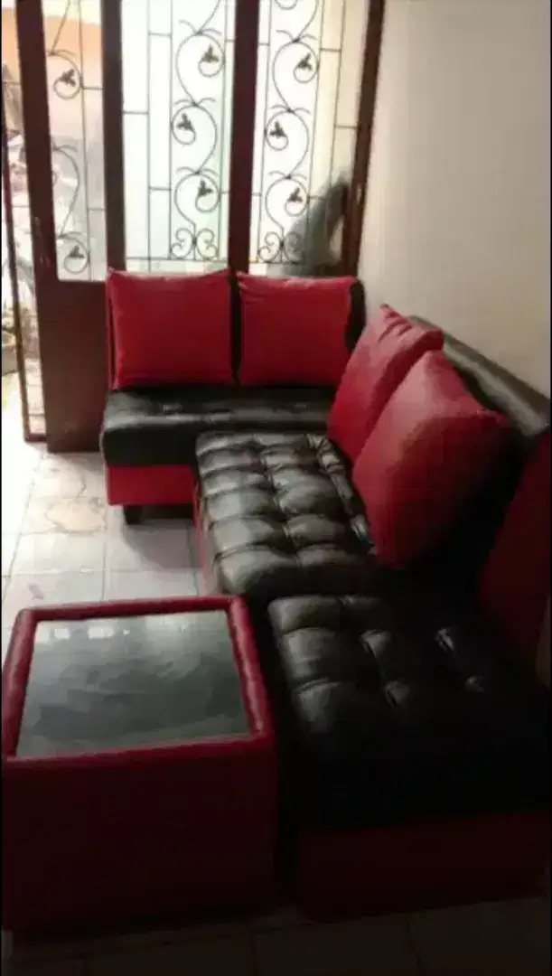 Jual murah sofa 1 set seperti foto termasuk meja kecil,1,2jt nego