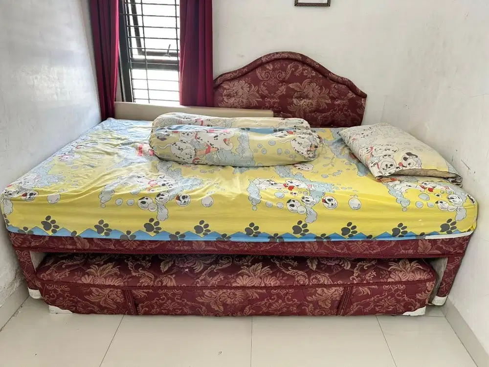 Tempat tidur ukuran 120x200 (merek elite)