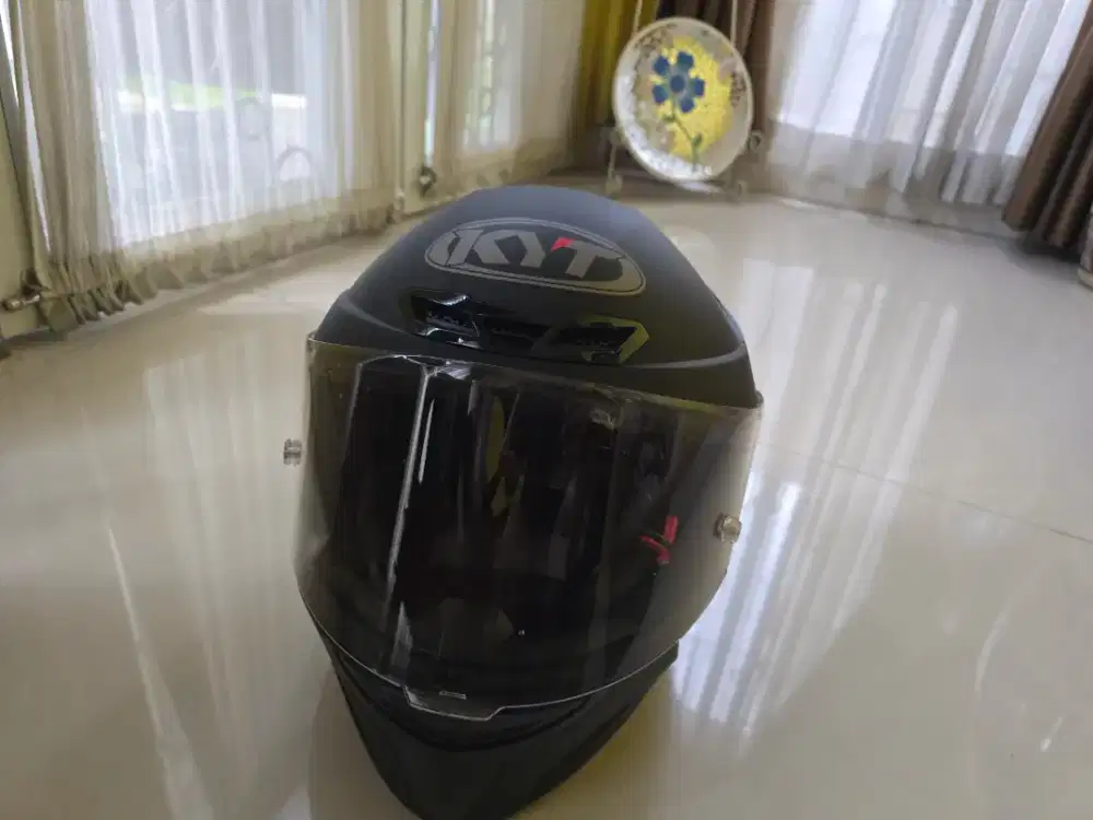 Jual Helm KYT masih bagus