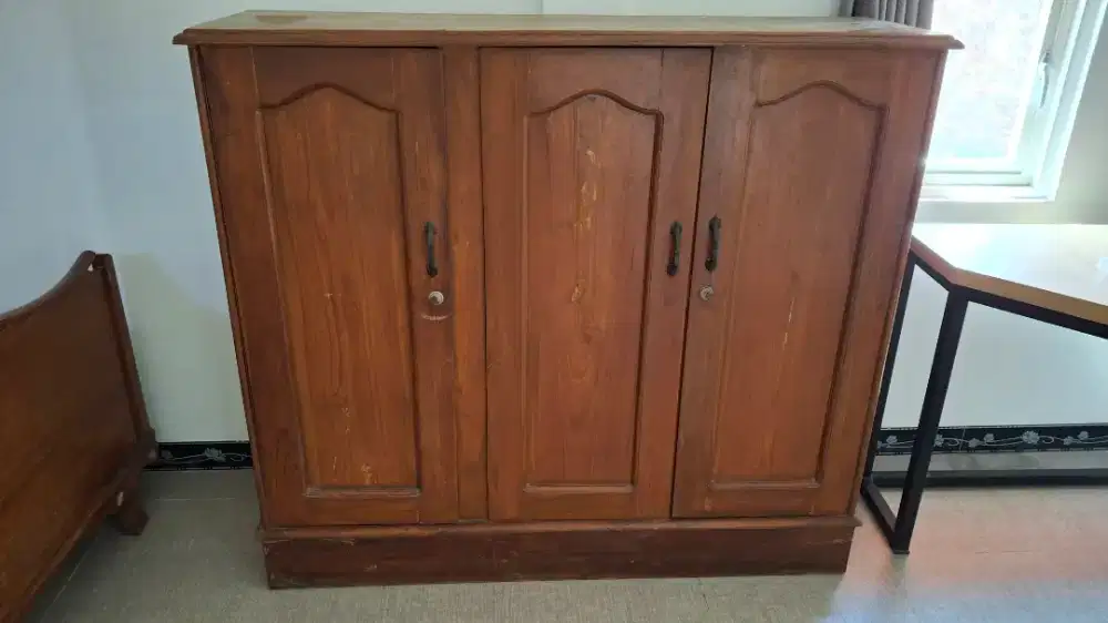 Dijual lemari kayu jati