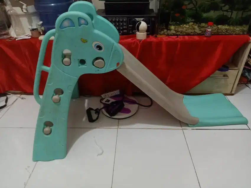 Perosotan anak ny di jual aja udh gak k pake