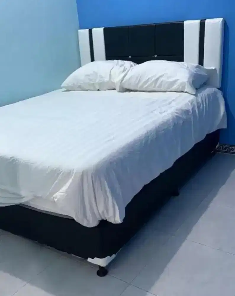 King size bed, like new.