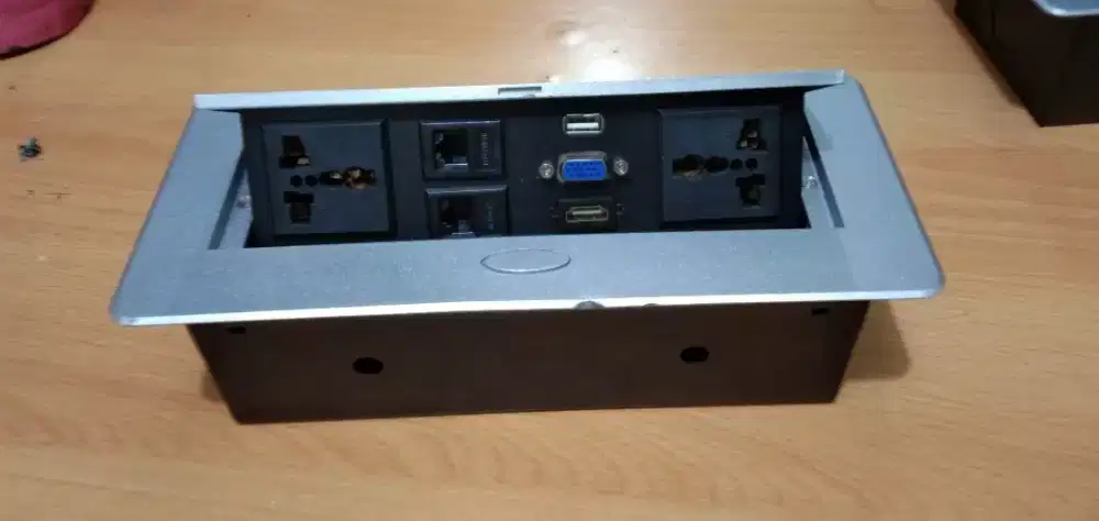 Stok kontak taman / stop kontak meja