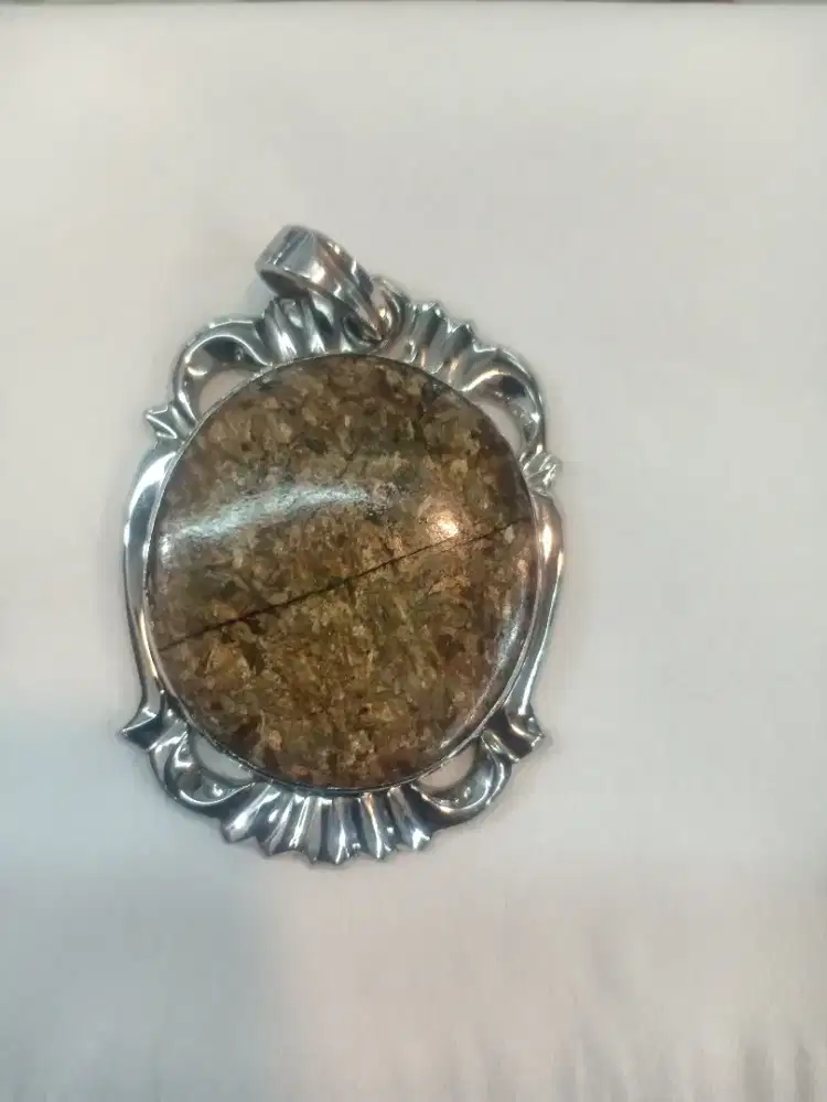 Liontin Batu Akik Jerami Emas