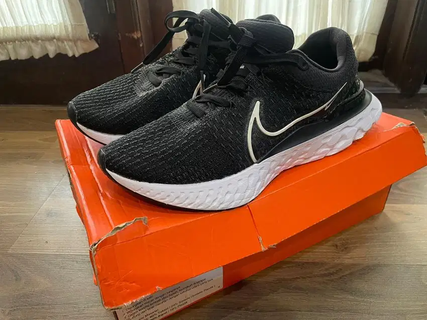 Sepatu running Nike React Infinity Run Flyknit 3