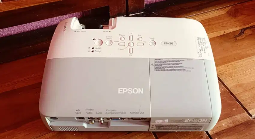 LCD Proyektor Epson Eb-S6 Warna Tajam Lampu Terang