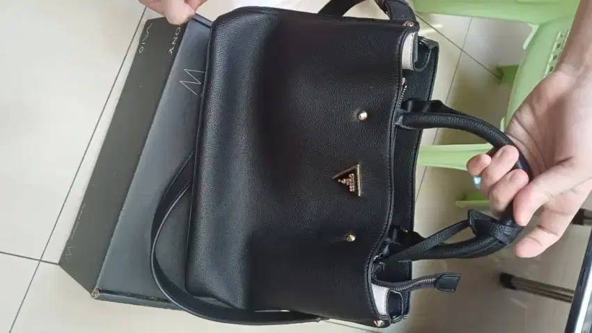TAS GUESS ISTIMEWA