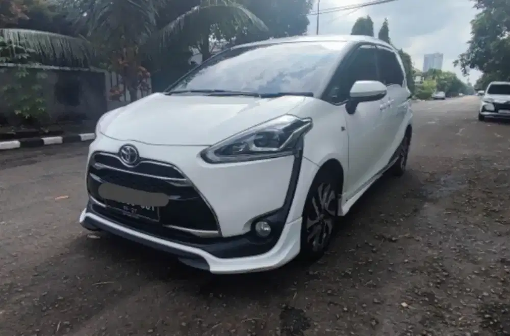 Sienta type Q Putih Harga Cash
