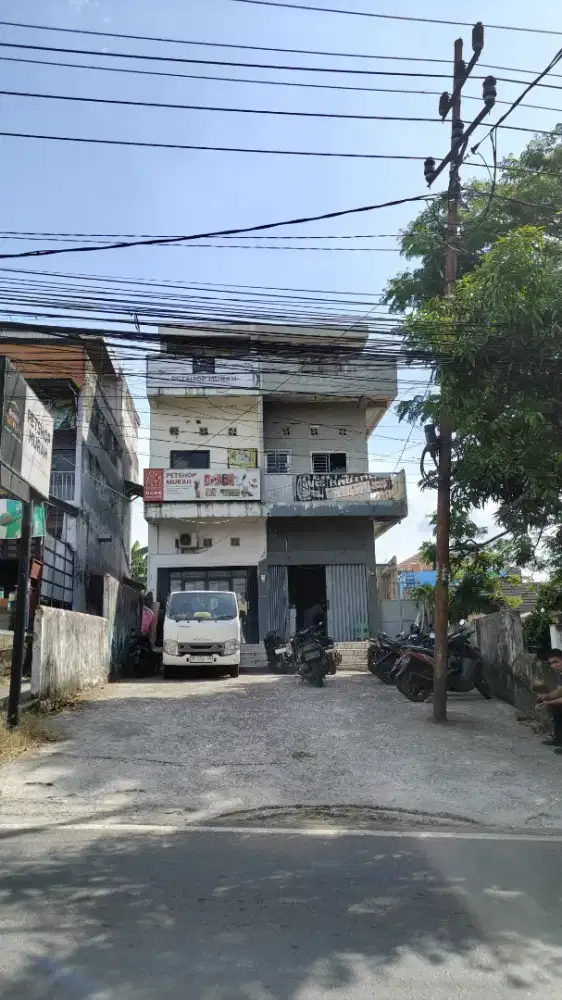 DISEWAKAN RUKO 2,5 LANTAI