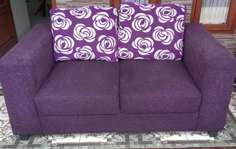 Dijual Sofa 2 Seater masih bagus, bersih  kuat  kokoh busa empuk