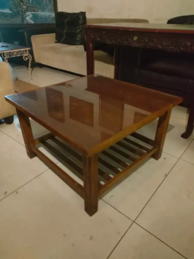 Meja Jati Pendek Lebar Berat Ada Kaca