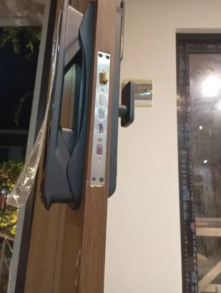 Smart lock. Handle fingerprint .