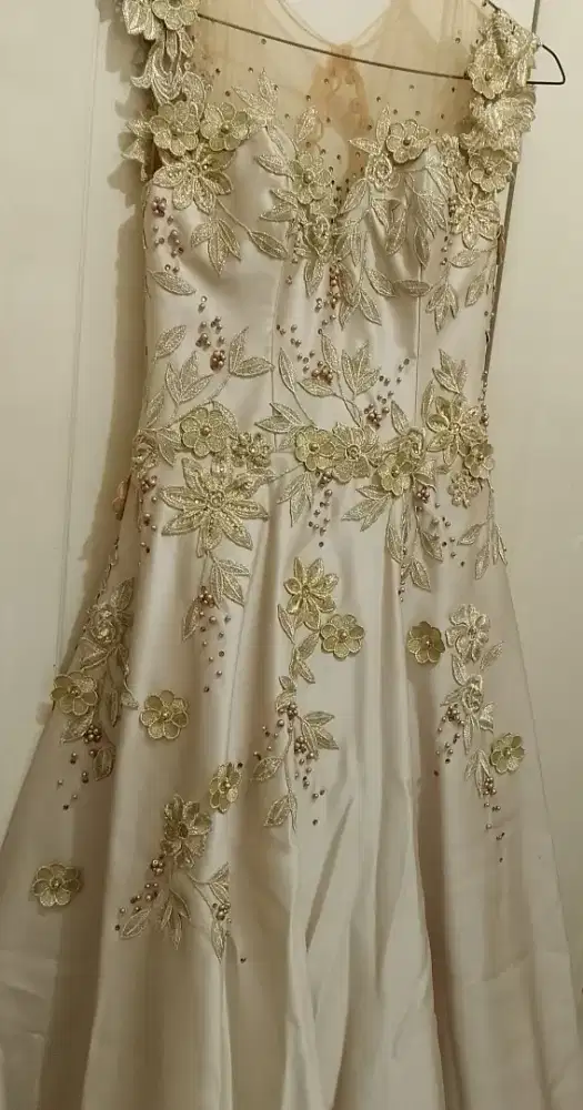 Gaun mewah buat pesta