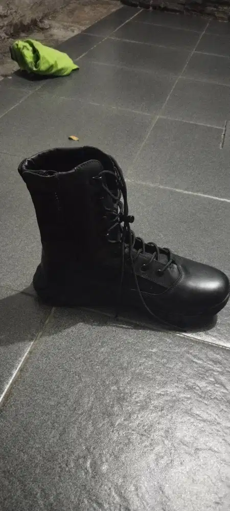 Di Jual sepatu belum pernah dipakai