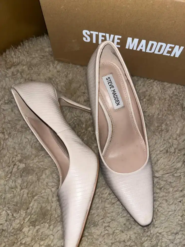 Steve Madden good condition beige