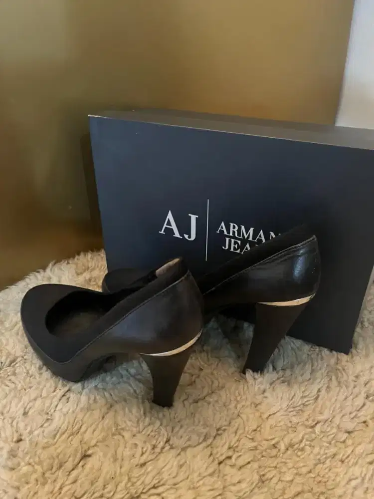 Sepatu tinggi Merek Armani jeans