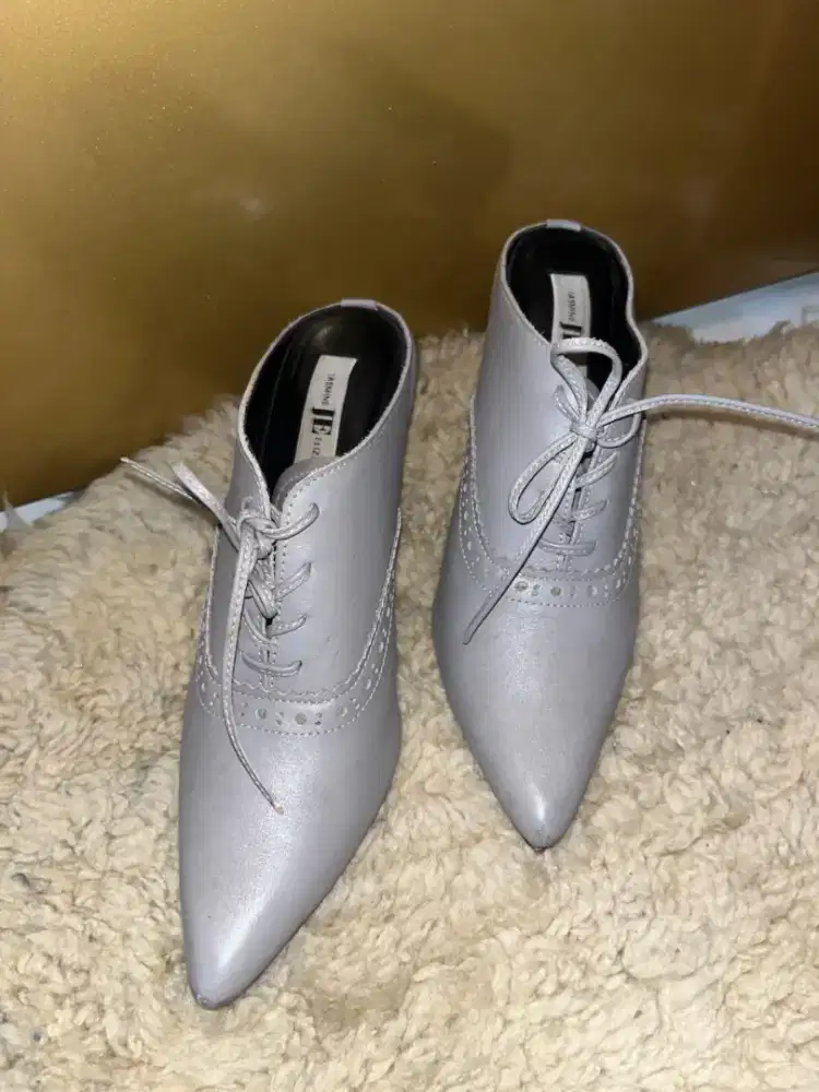 Jasmine ElisabethBoots sendal warna kulit asli grey