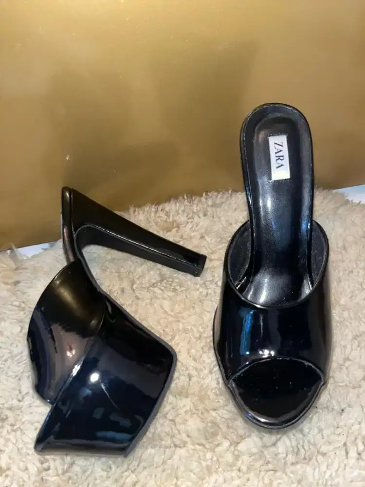 Sendal tinggi uk 15 cm merek Zara