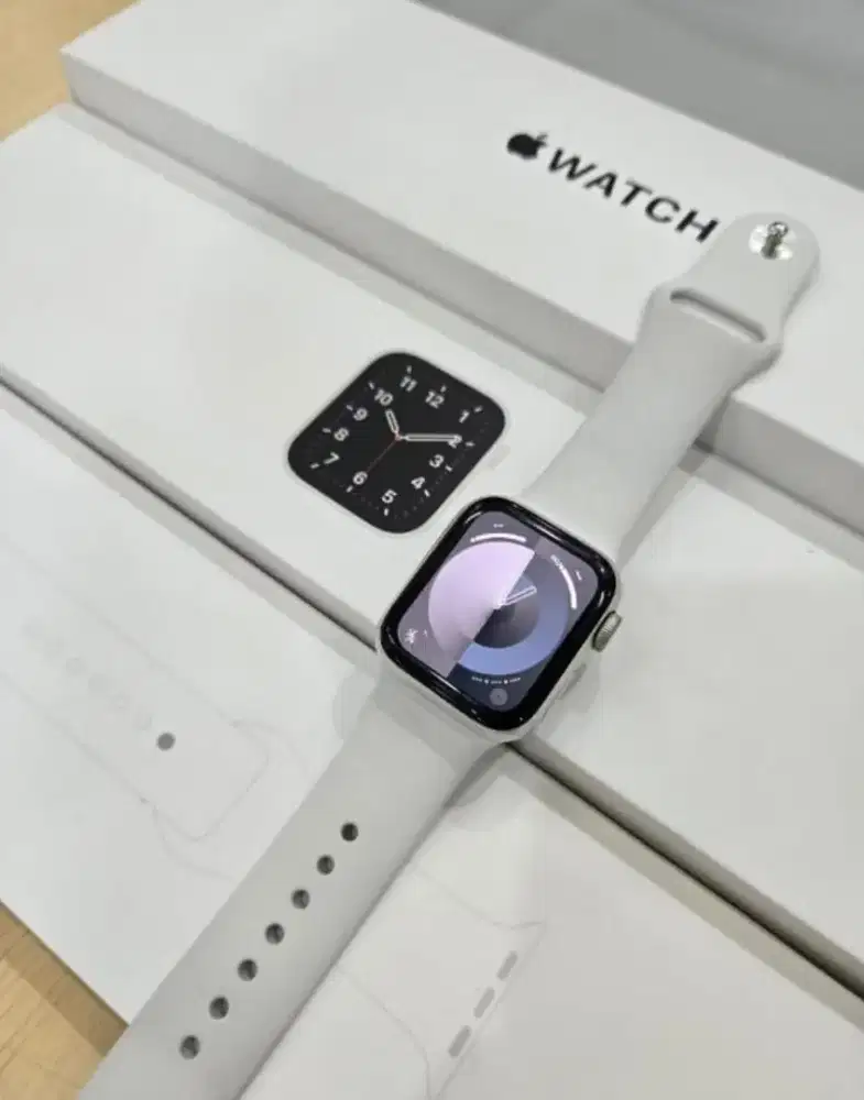 Apple Watch SE Gen 1 40mm Kondisi Seperti Baru