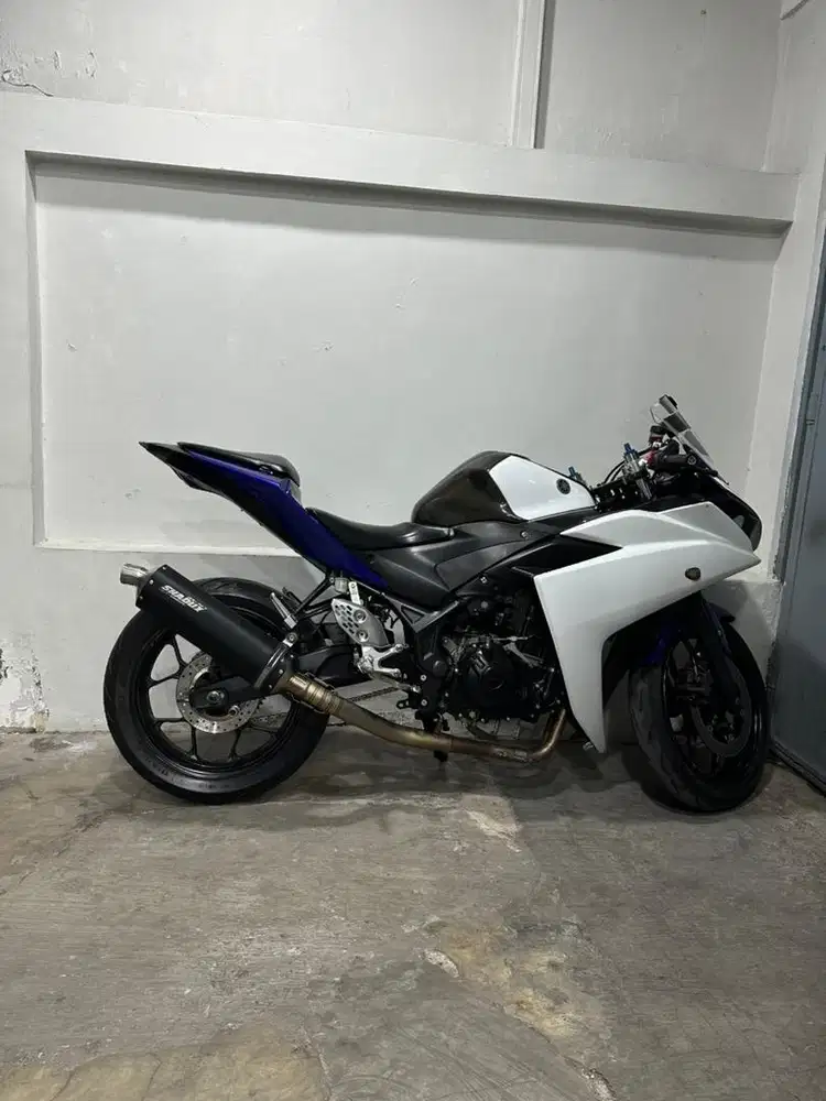 Yamaha R25 (250CC)