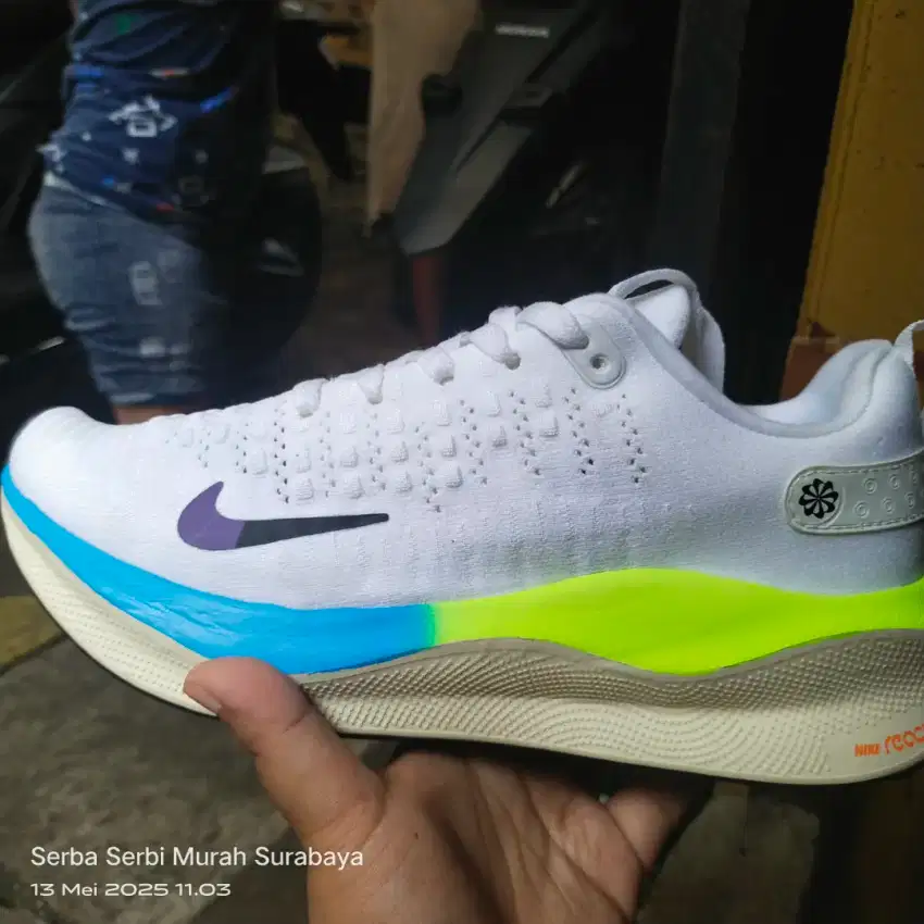 Sepatu Nike infinity run
