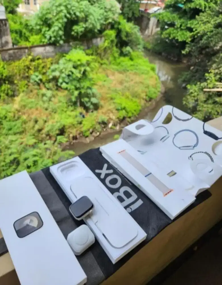 Apple Watch SE gen 2 44mm Kondisi Seperti Baru