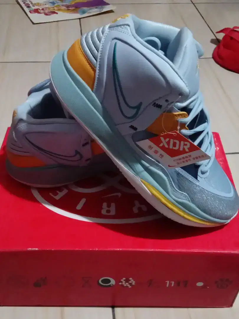 Sepatu basket nike