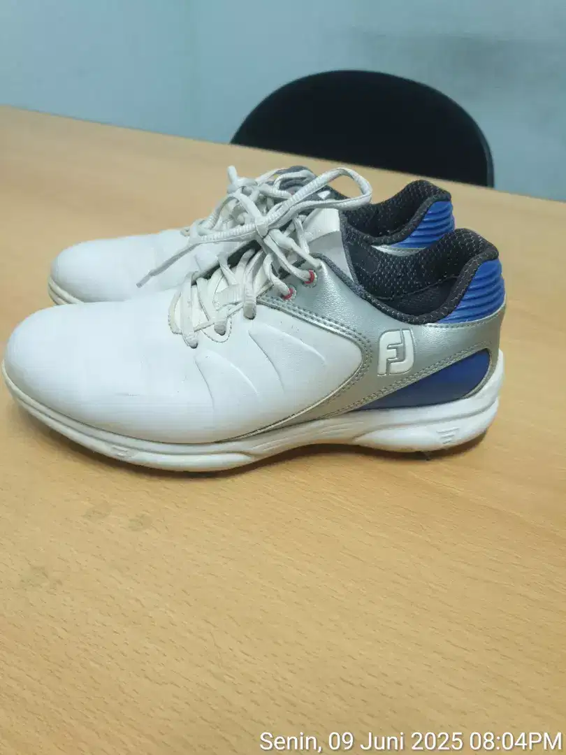 Sepatu golf size 40