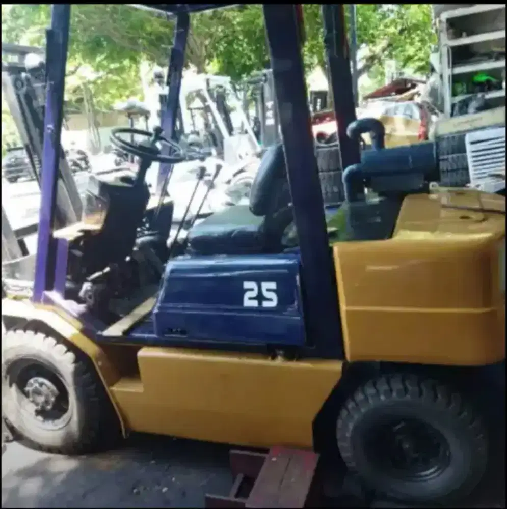 Forklift 25 Komatsu 3 ton 11-Tahun 1995 siap kerja lokasi solo tipes