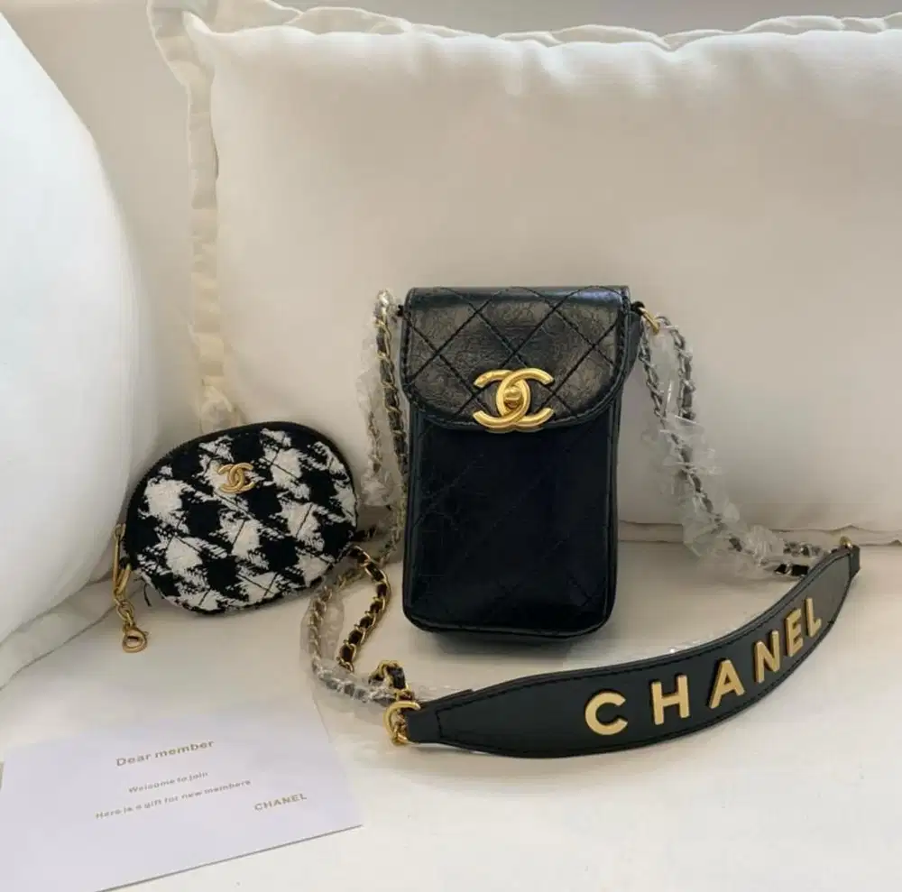 VIP Gift Phone bag Chanel