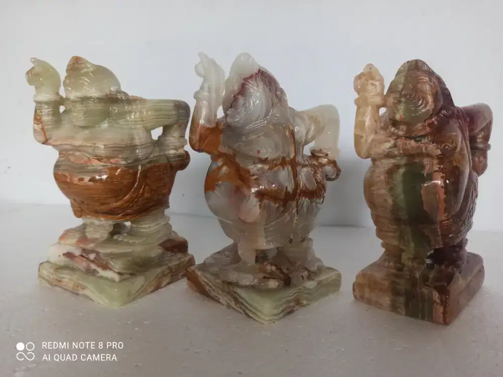 Patung Semar batu onik