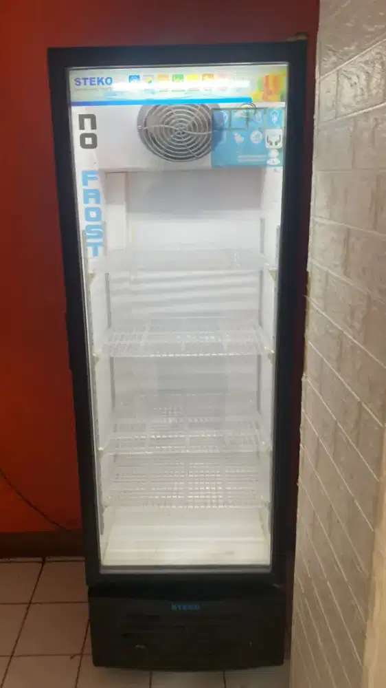 Di jual cepat showcase kulkas STEKO 5 RAK SUSUN seperti di gambar.