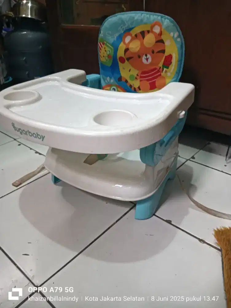 Kursi makan anak